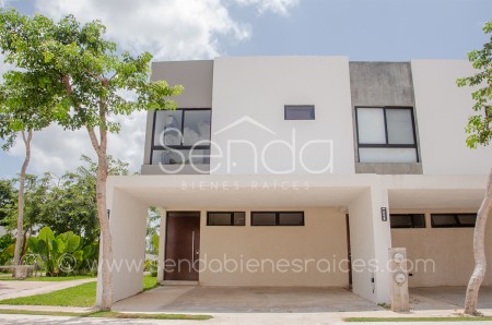 Casa en venta tipo Loft de 2 recámaras en Palta 152, Cholul, Mérida