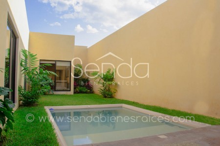 Casa en venta de una planta con 3 habitaciones y piscina en Conkal