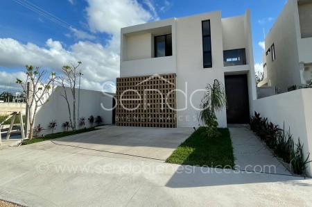 Casa en venta de 3 recámaras en Privada Alera Dzitya